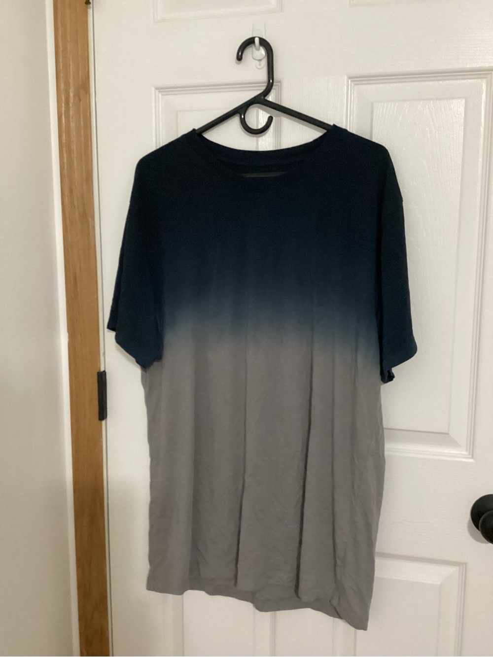 Fabletics Men's Ombre Crew Tee in Navy and Gray Large Soft